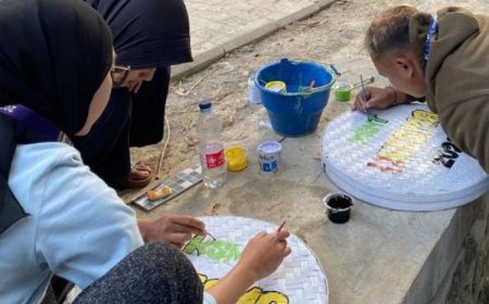 Dukung Pariwisata Lokal, Mahasiswa KSM Tematik Unisma Malang Membuat Spot Foto Gapura Cantik