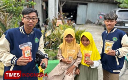 Keren, Inovasi Mahasiswa KKN Unisla Dongkrak Nilai Jual Emping Jagung Desa Godog