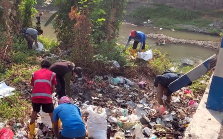 World CleanUp Day, CCEP Ajak Warga Desa Kepulungan Pasuruan Bersih-bersih Kali