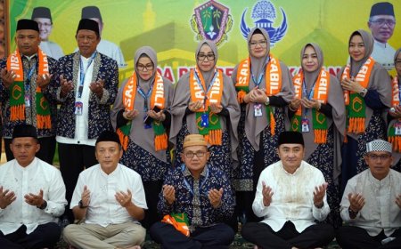 Wali Kota Gorontalo Melepas Rombongan Jemaah Umroh Korpri