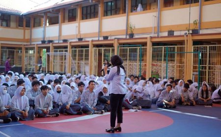 OJK Jawa Barat Gelar Edukasi Keuangan di SMA Negeri 24 Bandung