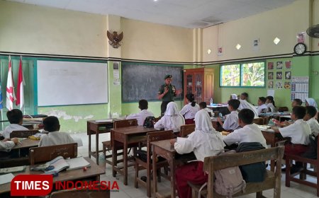 Babinsa 0814/09 Ajak Siswa SD di Jombang Aplikasikan Sila Pancasila