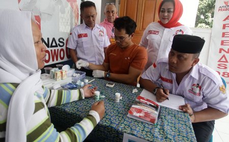 Arenas 08 Jalankan Perintah Prabowo Bagikan Makanan Susu dan Pengobatan Gratis
