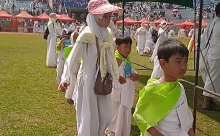 Mahasiswa PPLK FAI Unisma Malang Mendampingi Manasik Haji Siswa RA Al-Jihad