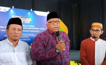 Menparekraf Bekali Santri di Banten Agar Melek Digital