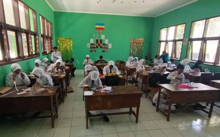 Manfaatkan Limbah Sampah, Mahasiswa KSM-T Unsima Gelar Pelatihan Kerajinan Dari Botol Bekas