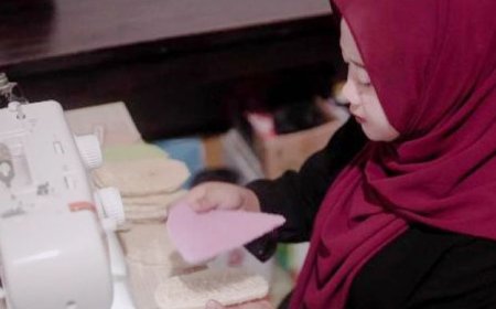 Sulap Gambas Menjadi Sandal Eksklusif: Kisah Inspiratif dari Mahasiswa Unmuh Jember