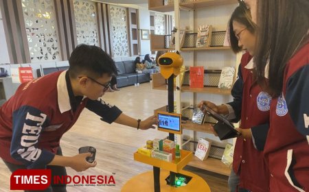 Mahasiswa Ubaya Ciptakan Robot Pengantar Obat dan Makanan Otomatis untuk Orang Lansia