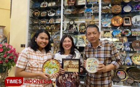 Dosen Ubaya Koleksi Lebih dari 300 Piring Unik dari Lebih 30 Negara