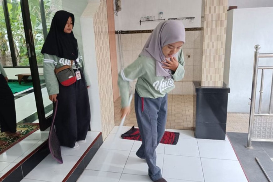 Mahasiswa KSM&#45;T Unisma Malang Berikan Sentuhan Baru di Mushala Nurul Hidayah