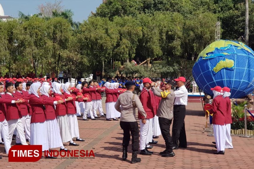 Kapolda Jatim Hingga Terjun Payung Korps Brimob Buka Rangkaian Pesmaba UMM 2023