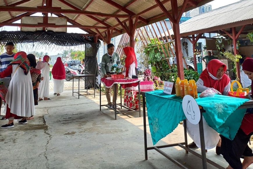 Mahasiswa KSM&#45;T Unisma Mengadakan Pasar Sapar di Wisata Dewi Sri