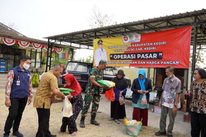 Masyarakat Badas Serbu Operasi Pasar yang Digelar Pemkab dan Bulog Kediri