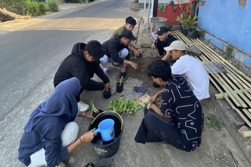 KSM&#45;T Unisma Malang Mengadakan Pemberdayaan Masyarakat Lewat Penghijauan Sayuran Organik