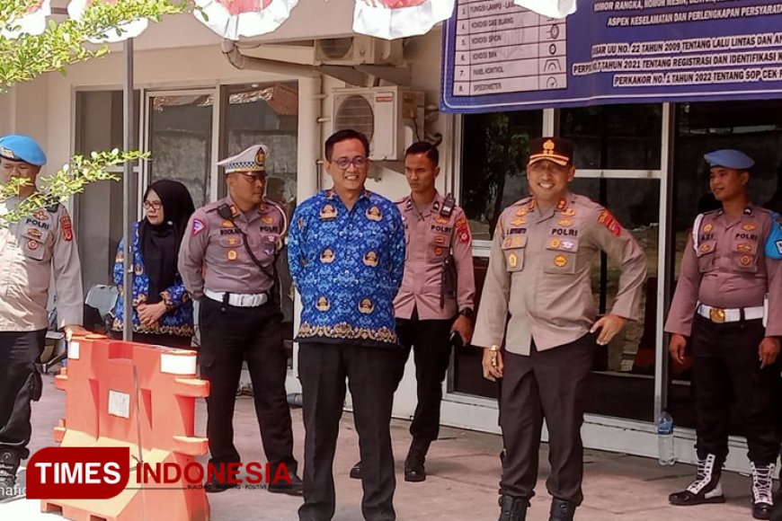 Blusukan ke Kantor Samsat, Kapolres Majalengka Akui Pelayanan Semakin Prima