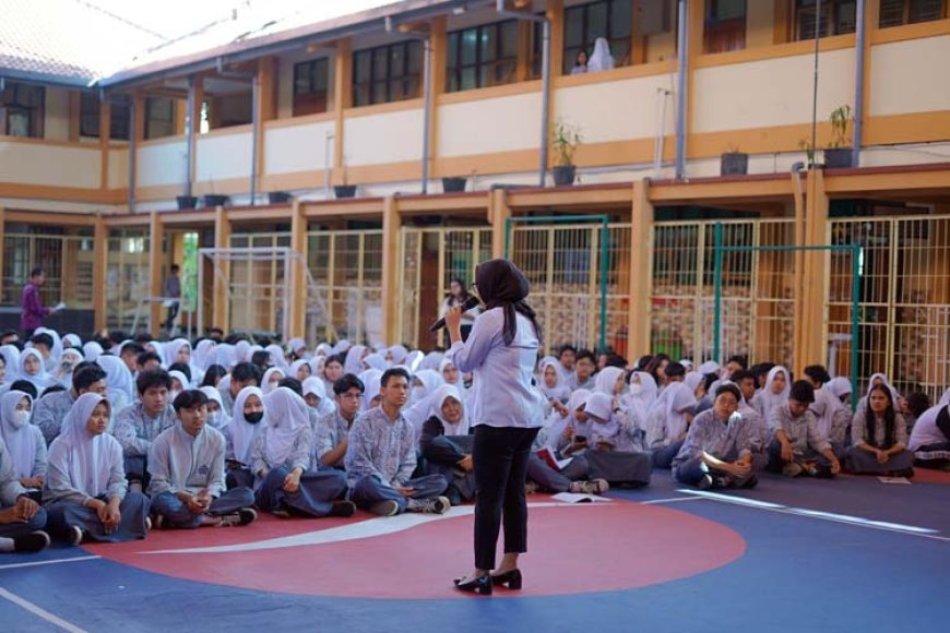 OJK Jawa Barat Gelar Edukasi Keuangan di SMA Negeri 24 Bandung