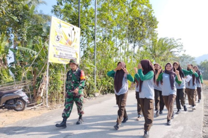 Bentuk Karakter Siswa, Babinsa Cimanggu Beri Materi LDDK