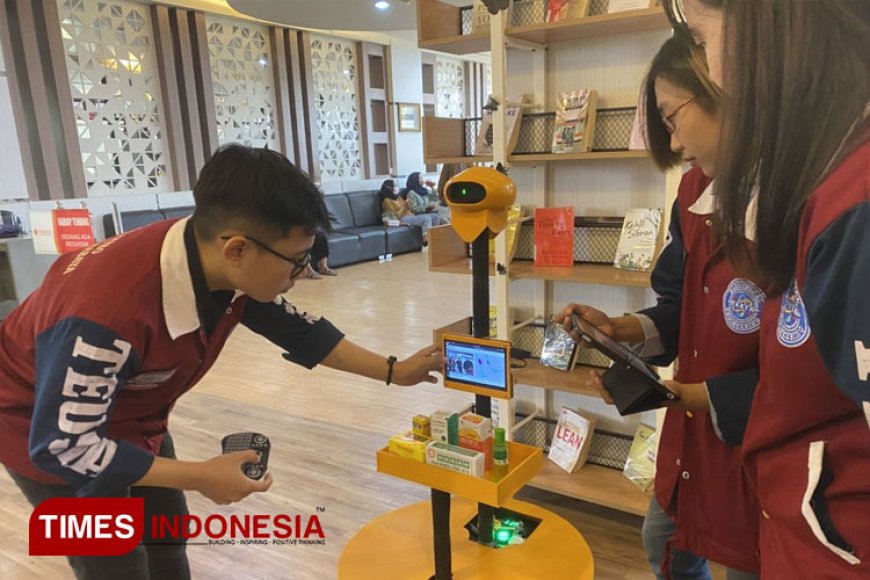 Mahasiswa Ubaya Ciptakan Robot Pengantar Obat dan Makanan Otomatis untuk Orang Lansia