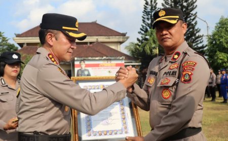 Kapolresta Denpasar Anugerahi Penghargaan bagi Polisi Berprestasi