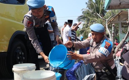 HUT ke-72 Humas Polri, Polres Magelang Gelar Pembagian Air Bersih