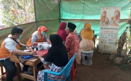 Peduli Kesehatan Lansia, Founder RSU Wajak Husada Malang Gelar Pengobatan Gratis di Sumbermanjing Wetan