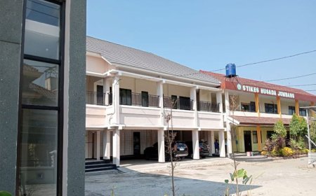 STIKes Husada Jombang Raih Penghargaan dari AIPNI