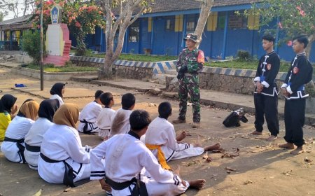 Babinsa Kalipare Dorong Siswa Perguruan IKPI Kera Sakti untuk Jaga Sportivitas dan Kedamaian