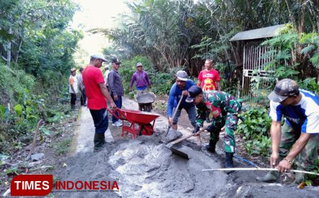 Babinsa Pronojiwo Perkuat Pembangunan Infrastruktur di Wilayah