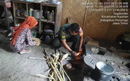 Kisah Haru dan Kebahagiaan: Babinsa Sertu Agus Budi dan Mbah Jaetun Memasak dan Menikmati Makanan Bersama