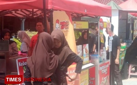 Stan UMKM dan Tari Kuda Lumping Semarakkan HUT SMPN 8 Cilacap