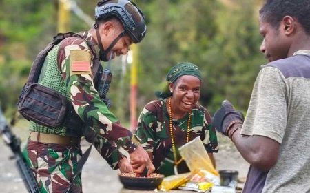 Satgas Yonif Para Rider Ajak Warga Nduga Papua Masak Sehat