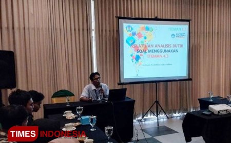 Abdimas Dosen Pendidikan Fisika UNIPMA, Latih Guru Fisika SMA di Kota Madiun