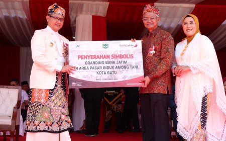 Hari Jadi Kota Batu ke-22, Bank Jatim Serahkan CSR dan Branding Pasar Induk Among Tani