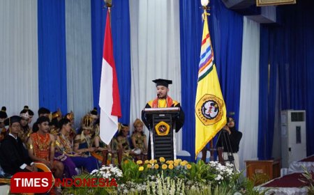 Sampaikan Filosofi Anak Panah: Wisudawan Terbaik UNMER Malang Ajak Lulusan Refleksi dan Introspeksi Diri