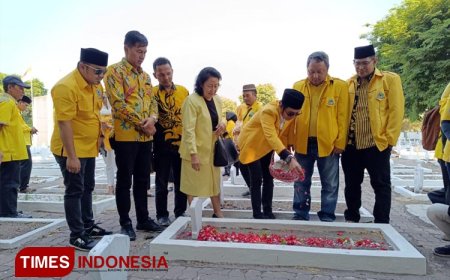 HUT ke-59, Pengurus Golkar  Ziarah ke Makam Pahlawan dan Tokoh Golkar di Sidoarjo