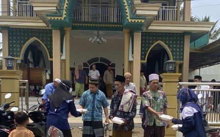 Masjid Tlogowaru Jadi Sarana Kebaikan Puguh Wiji Pamungkas Dalam Berbagi Nasi Kotak