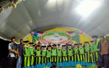 Senyum Haru Wisuda Santri Khotmil Al-Qur'an Bin Nandhor di Jombang