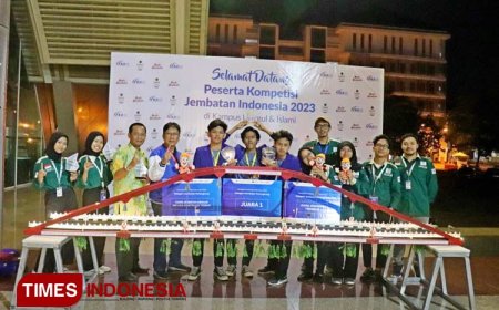 Tim Mahasiswa Universitas Negeri Malang Juara Kompetisi Jembatan Indonesia