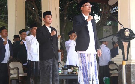 Hari Santri 2023, Gus Muhdlor Ajak ASN Pemkab Sidoarjo Kerja Pakai Sarung dan Baju Muslimah 