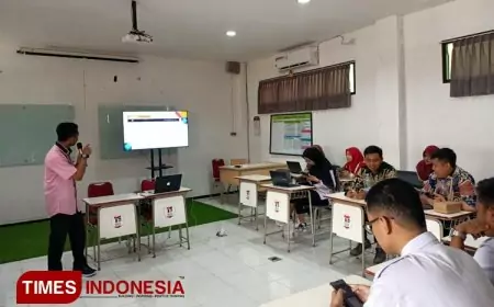 Guru dan Siswa di SMK Kota Malang Dapat Pelatihan Teknologi