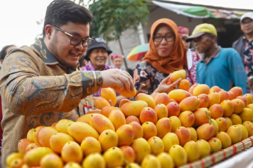 Musim Panen Mangga Podang, Bupati Kediri Cek Pasar Buah Banyakan