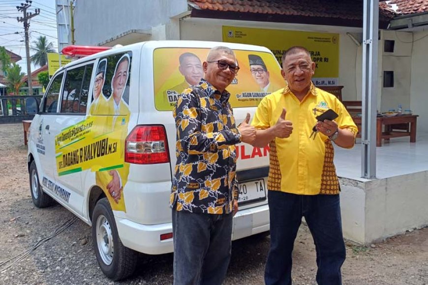 Agun Gunandjar Gunarsa Donasikan Ambulans untuk Masyarakat Kesehatan Banjar