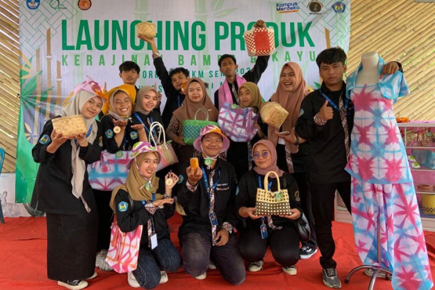 Kembangkan Wisata, PPK Ormawa UKM Seni UNIPMA Launching Produk Ekraf Bambu dan Kayu di Puntukdoro, Magetan