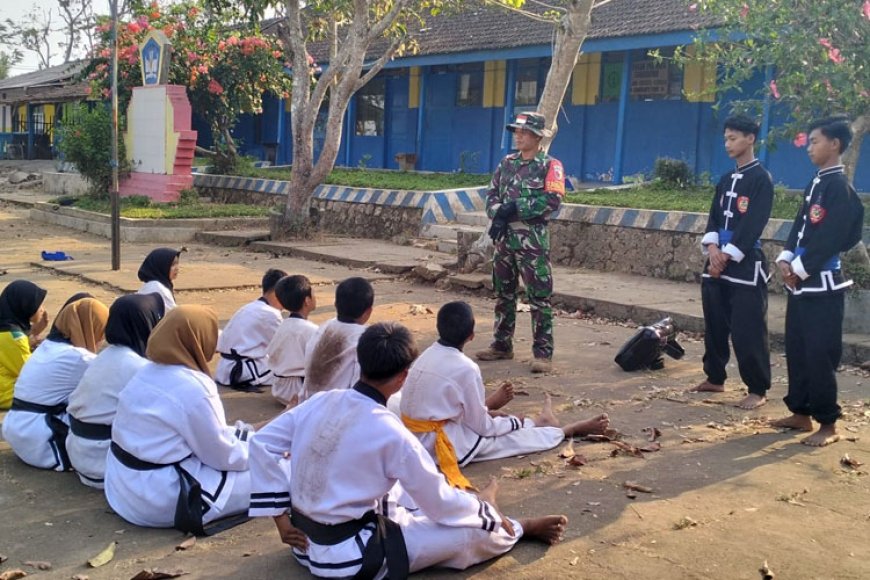 Babinsa Kalipare Dorong Siswa Perguruan IKPI Kera Sakti untuk Jaga Sportivitas dan Kedamaian