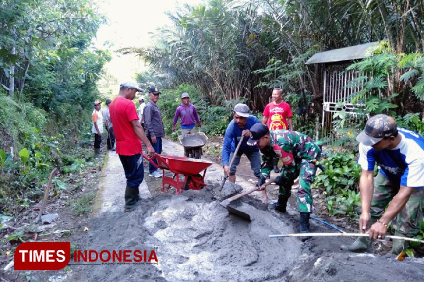 Babinsa Pronojiwo Perkuat Pembangunan Infrastruktur di Wilayah