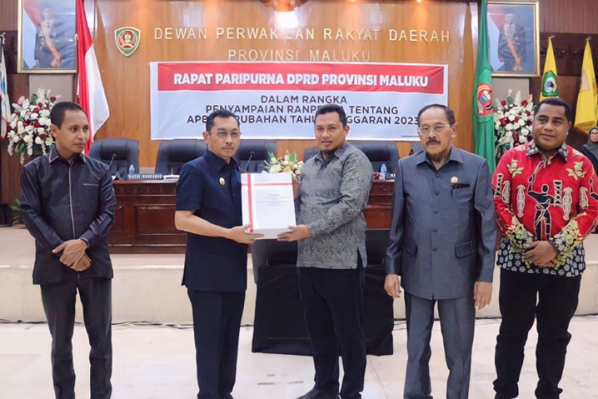 Wagub Maluku Tandatangani MoU dan Serahkan Ranperda APBD Perubahan 2023