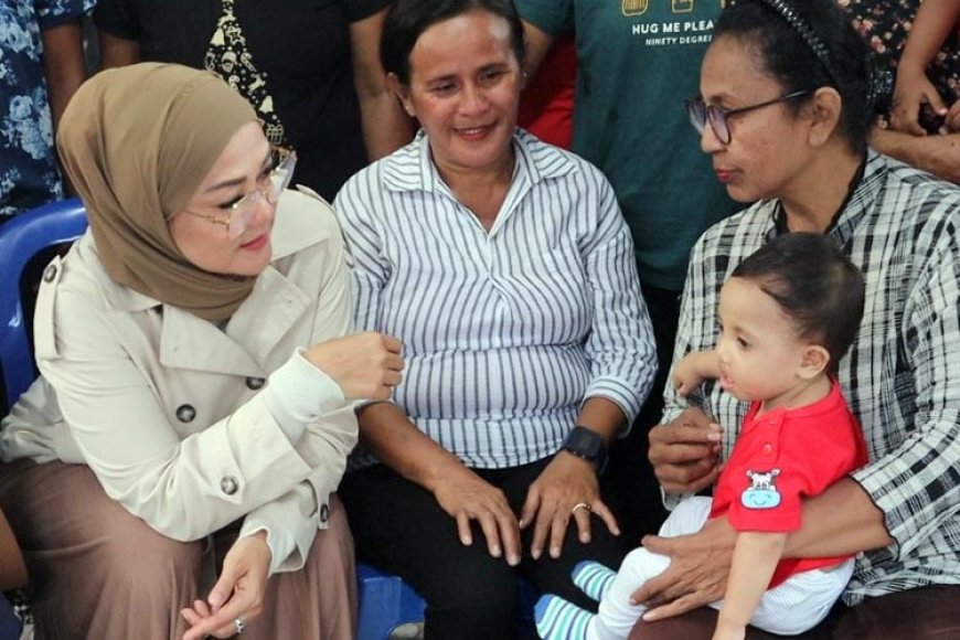 HUT ST. Teresia, Widya Pratiwi Murad Ismail Berbagai Ratusan Paket Sembako
