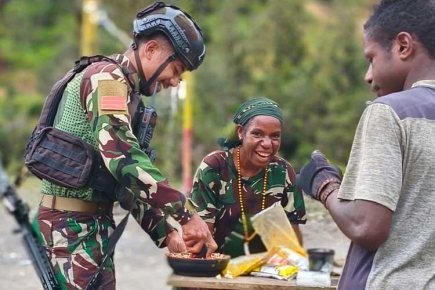 Satgas Yonif Para Rider Ajak Warga Nduga Papua Masak Sehat