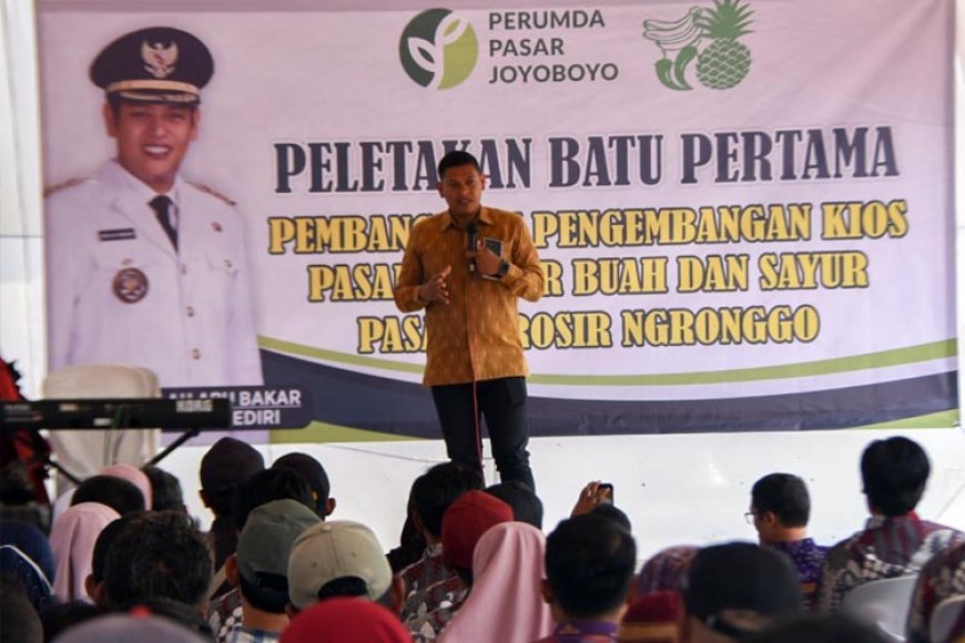 Wali Kota Kediri Letakkan Batu Pertama Pengembangan Kios Buah dan Sayur Pasar Grosir