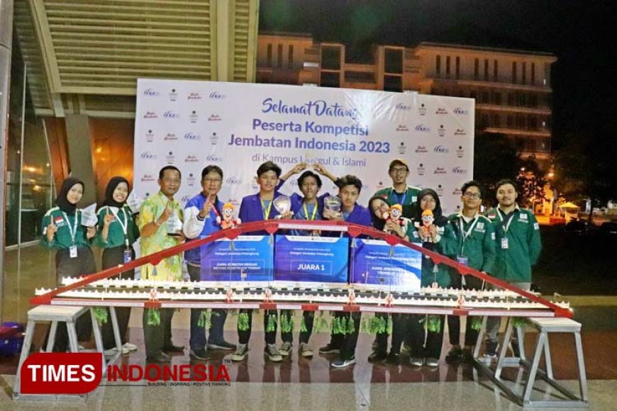 Tim Mahasiswa Universitas Negeri Malang Juara Kompetisi Jembatan Indonesia